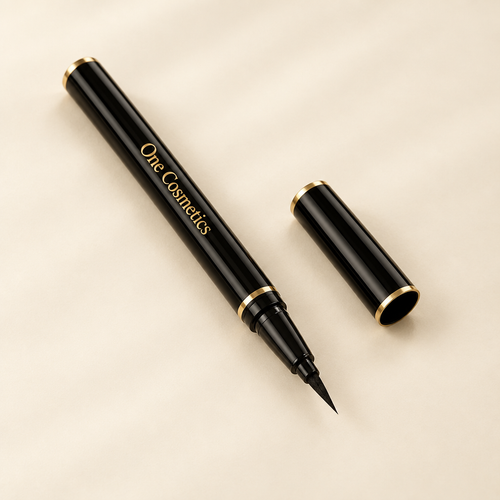 Illustrative open One Cosmetics eyeliner pen lying diagonally with cap beside it